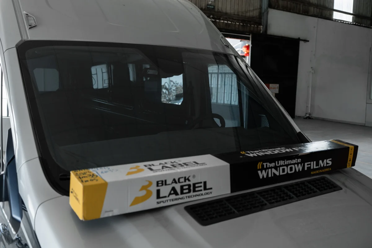 phim cach nhiet ultra nano ceramic Ford Transit 1 Phim Cách Nhiệt Black Label