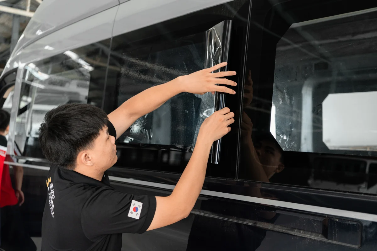 phim cach nhiet ultra nano ceramic Ford Transit 13 Phim Cách Nhiệt Black Label