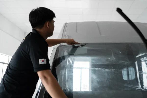 phim cach nhiet ultra nano ceramic Ford Transit 28 Phim Cách Nhiệt Black Label