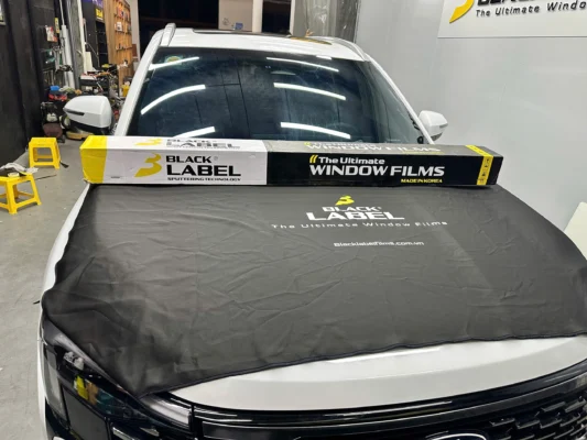 duy nam auto thi cong phim cach nhiet black label 2 Phim cách nhiệt Black Label