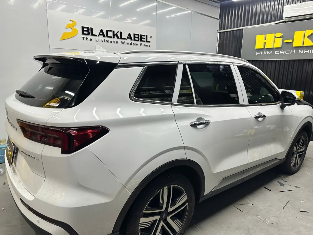 duy nam auto thi cong phim cach nhiet black label 40 Phim cách nhiệt Black Label