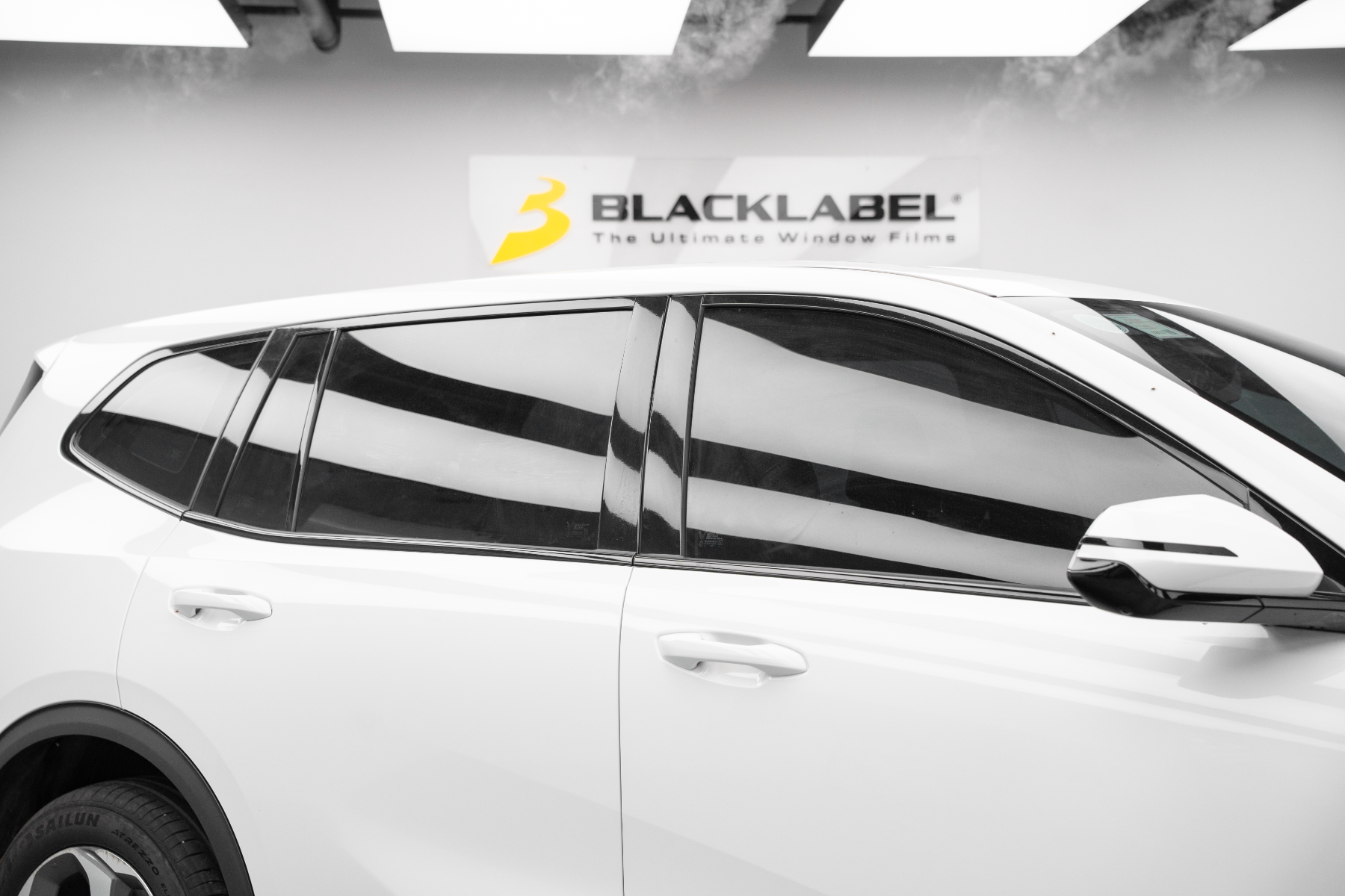 phim cach nhiet black label ultra nanoceramic b55 11 Phim Cách Nhiệt Ô tô Ultra NanoCeramic